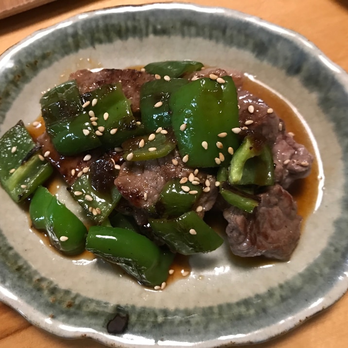 牛ロース肉とピーマンのゴマ炒め